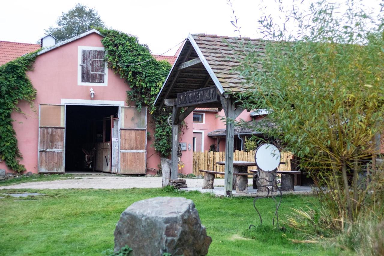 Ranc Cerveny Mlyn Villa Lisov  Exterior photo